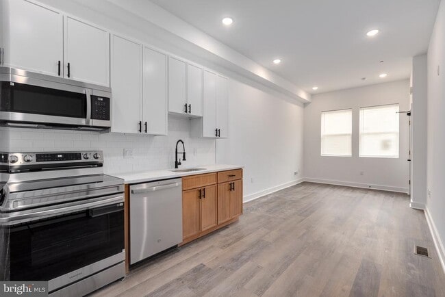 Building Photo - 927 N 42nd St