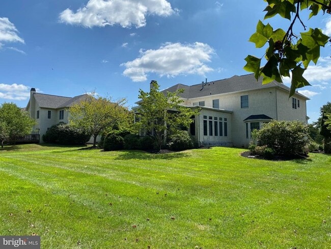 Building Photo - 513 Doral Cir