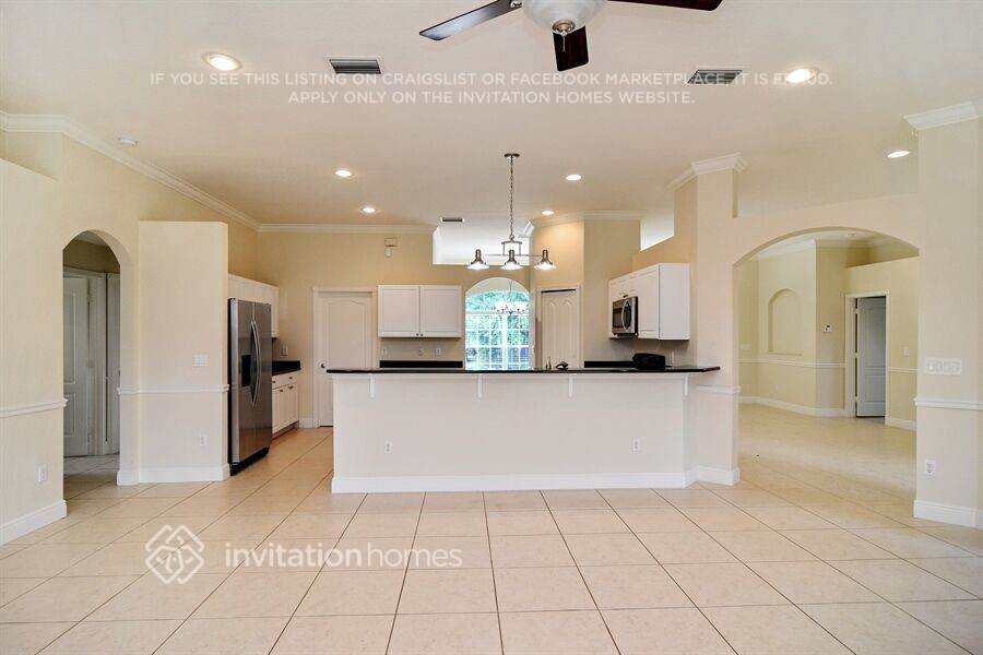 Building Photo - 1025 SW Romaine Ln