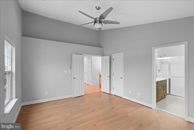Building Photo - 6350 Regal Oak Dr