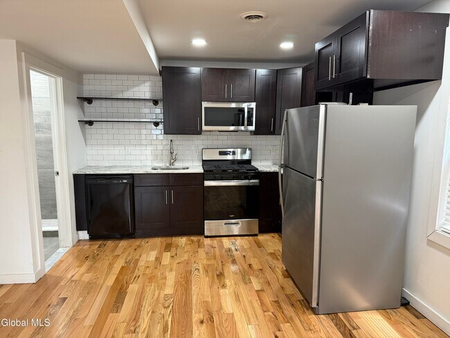 Building Photo - 479 2nd St