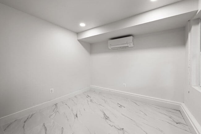 Building Photo - DC1026