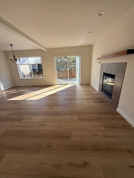 Building Photo - 1033 Northeast Kayak Loop