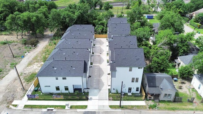 Building Photo - 2422 Harrington St