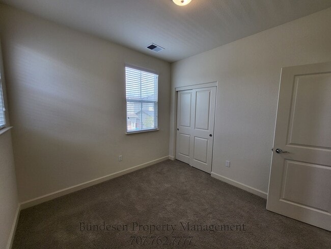 Building Photo - Beautiful 4 Bed / 3 Bath Home in Desirable...