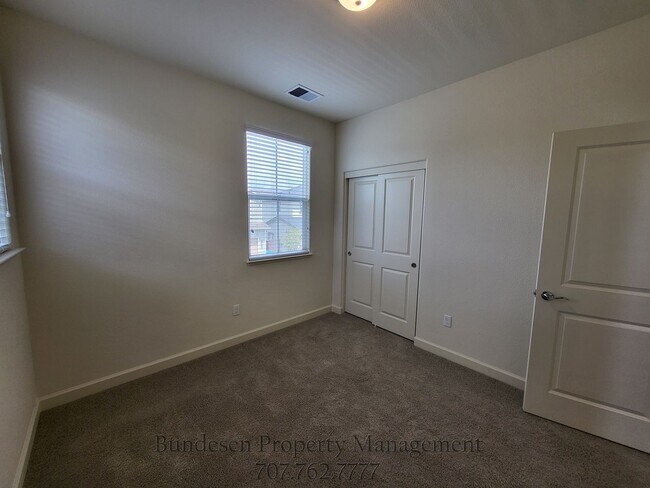 Building Photo - Beautiful 4 Bed / 3 Bath Home in Desirable WillowGlen Community ~7610 Wildrose Way, Rohnert Park