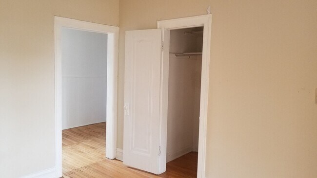 Building Photo - 4409 N Kenneth Ave