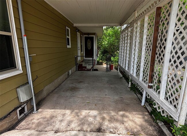 Building Photo - 5006 Rowena Ave