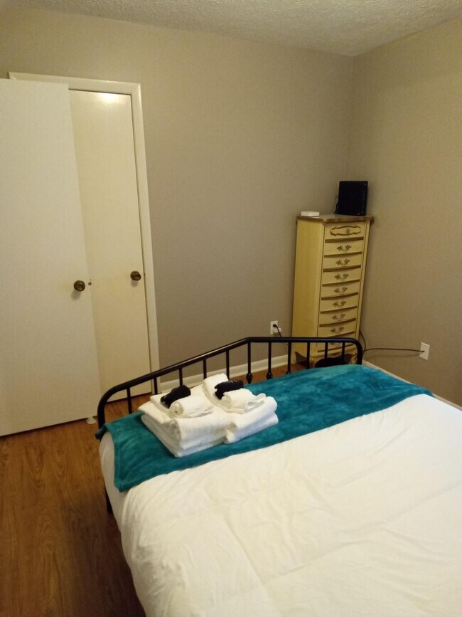 Building Photo - 4BR 3BA SFH with Full Finished Basement