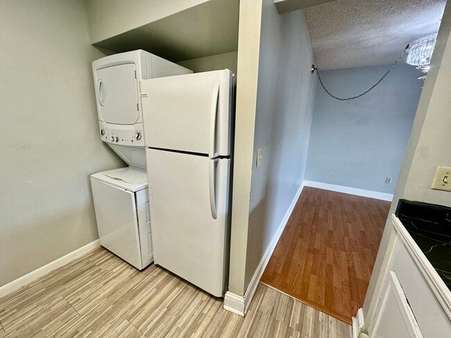 Building Photo - 2570 W 67th Pl