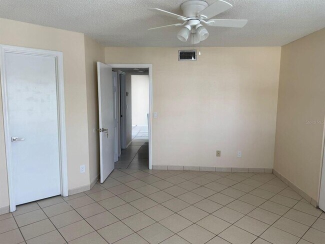 Building Photo - 3863 Atrium Dr