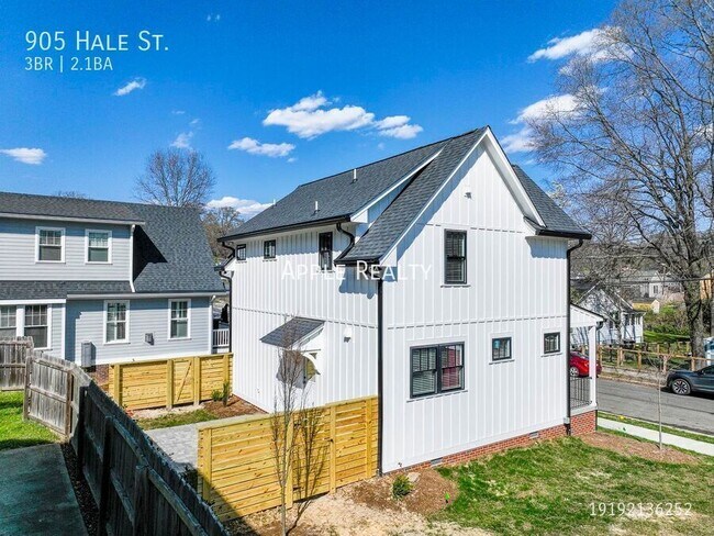 Building Photo - 905 Hale St