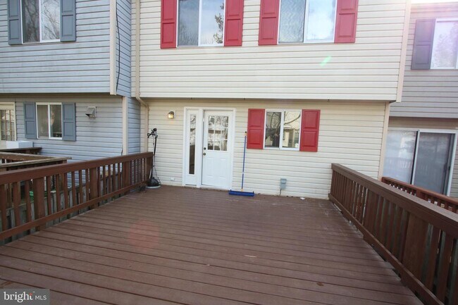 Building Photo - 11021 Outpost Dr