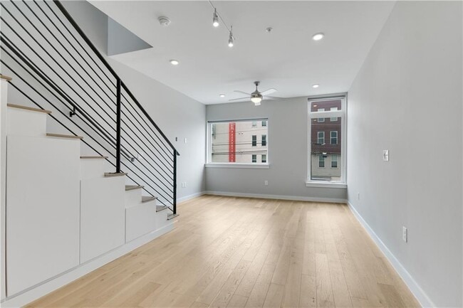 Building Photo - 2002 E 7th St