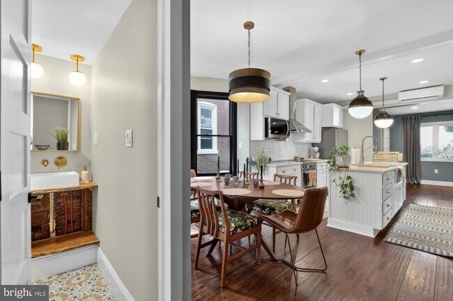 Building Photo - 4315 Lauriston St