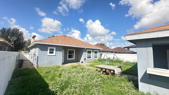 Building Photo - 1511 Texoma St