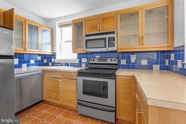 Primary Photo - 3001 W Girard Ave