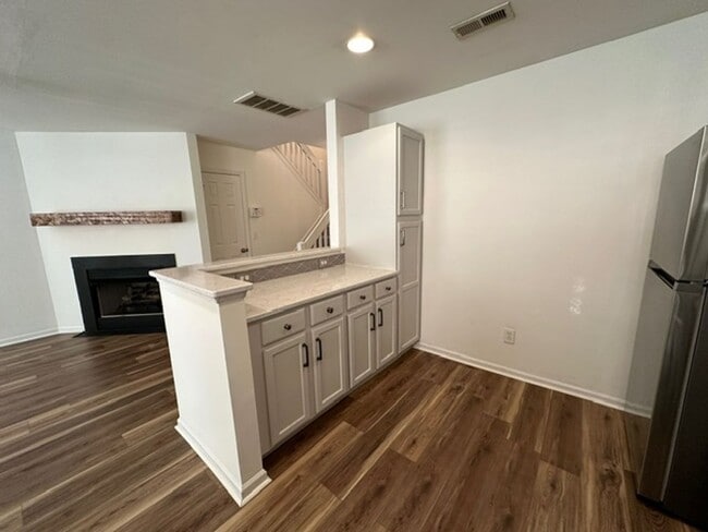Building Photo - Townhouse / Stoney Creek