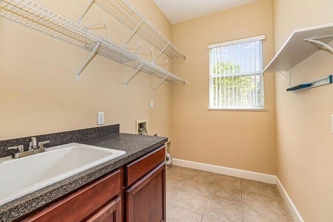 Building Photo - 611 Oceanside Blvd