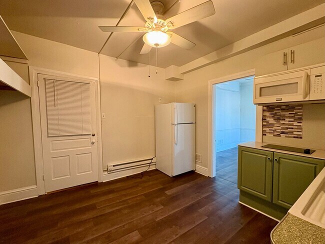 Building Photo - 1369 W Market St