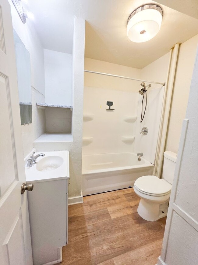 Building Photo - 1405 Day St