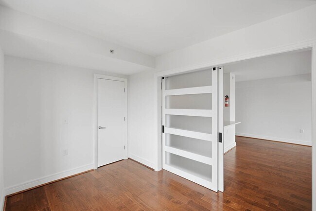 Building Photo - Southwest Waterfront Condo | 1 Bed | 1 Bath | 950 Sf | Private Balcony | 1 Parking Space
