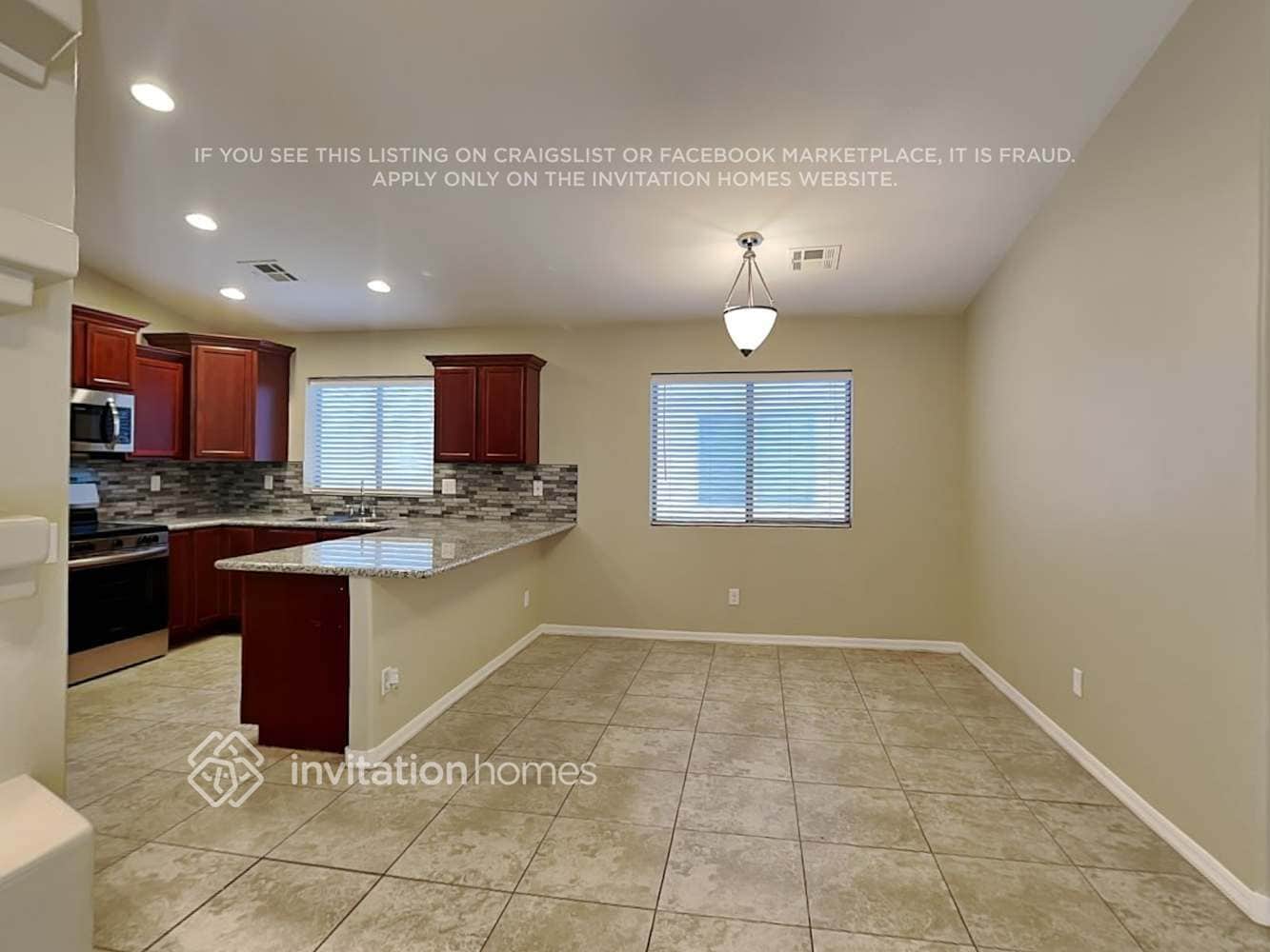 Building Photo - 1352 E Kelsi Ave