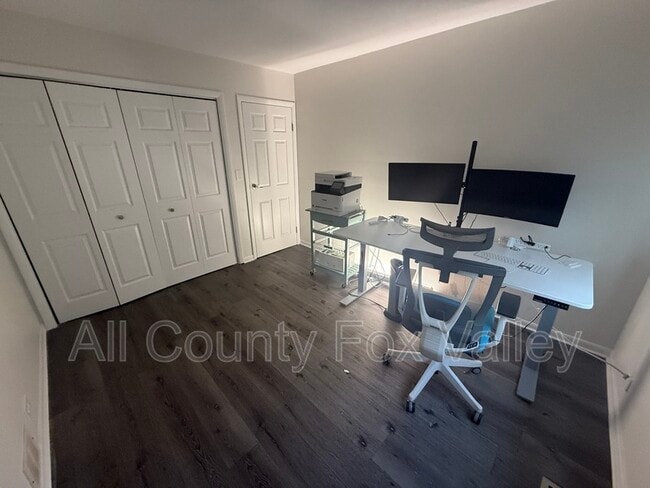 Building Photo - 21 E Appletree Ln