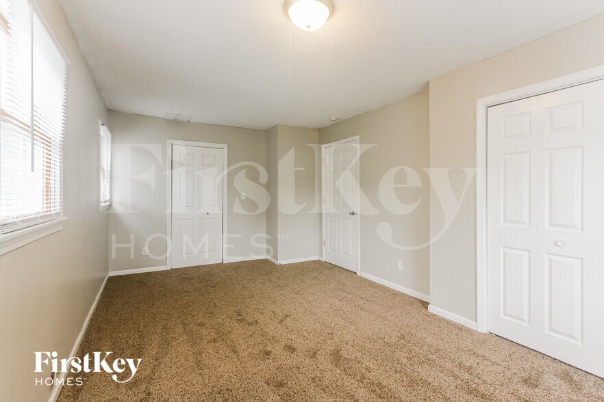 Building Photo - 112 Lind Dr