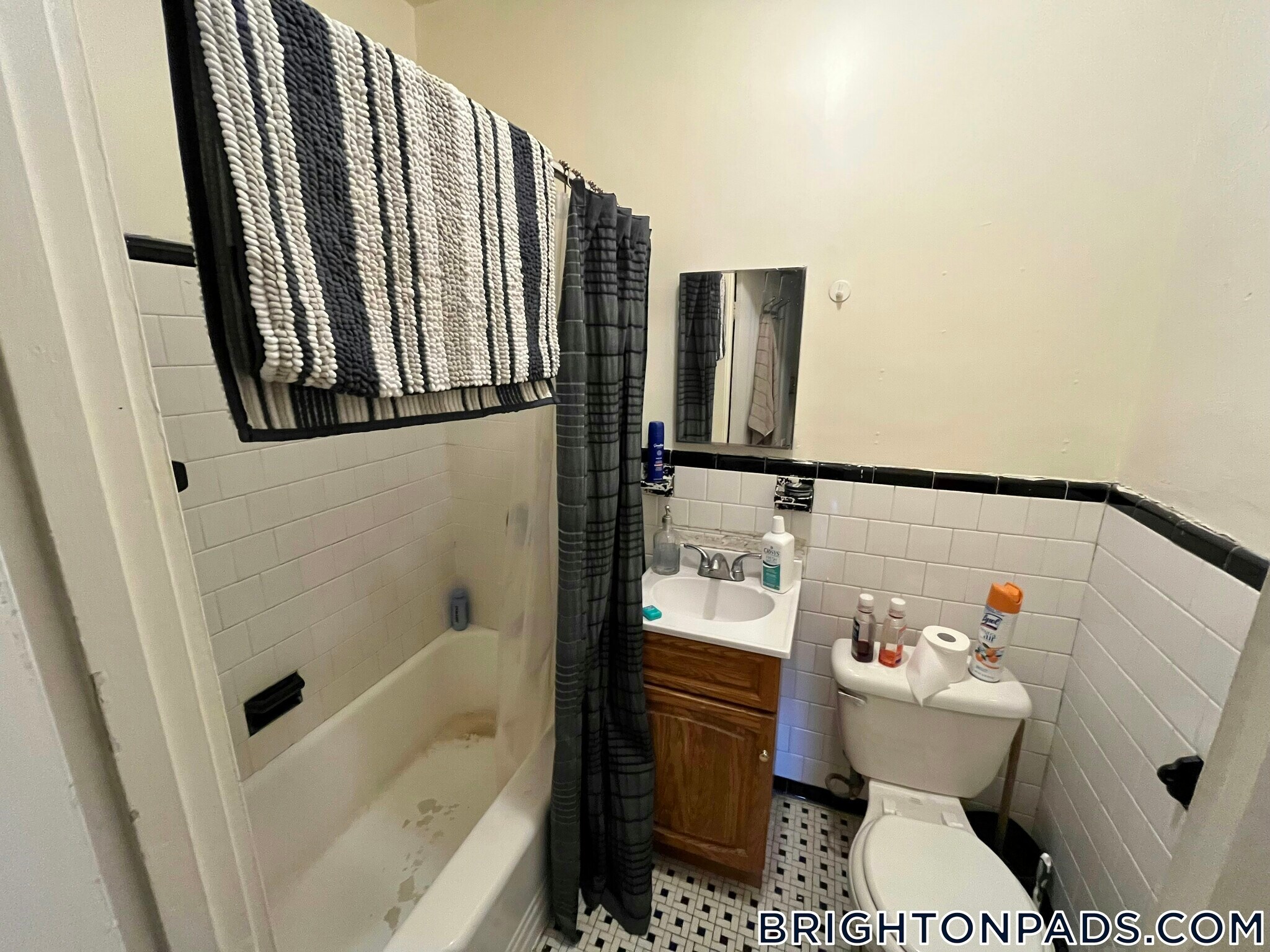 Building Photo - 70 Strathmore Rd