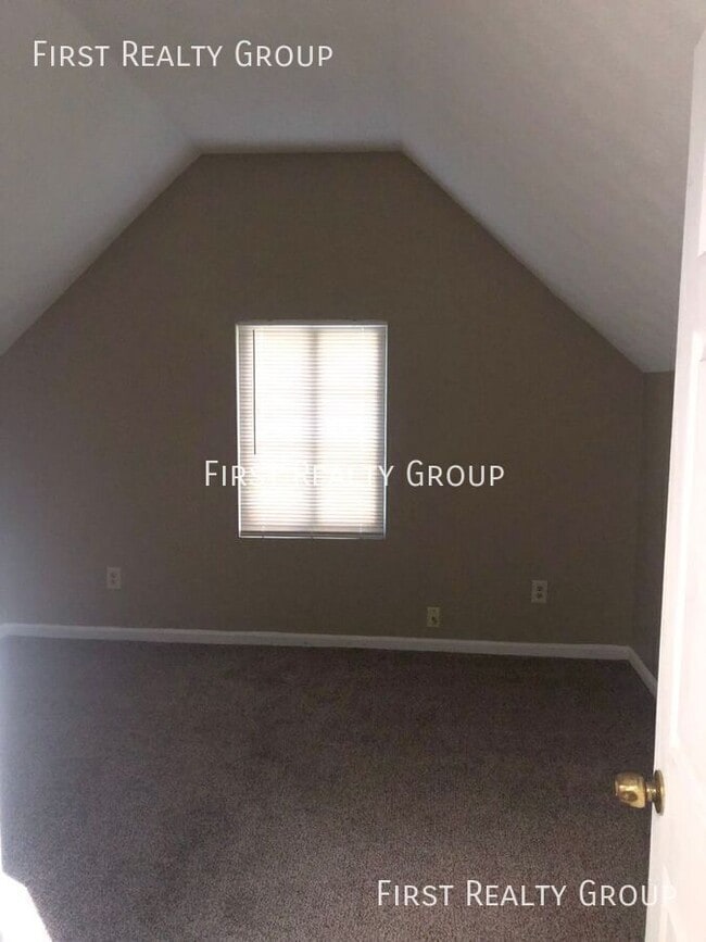 Building Photo - 330 Verona Rd