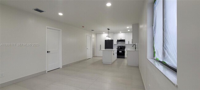 Building Photo - 800 Jann Ave