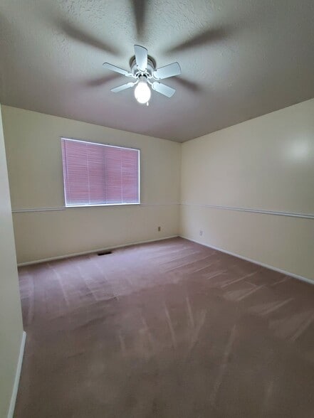 Building Photo - 1020 E 1275 N