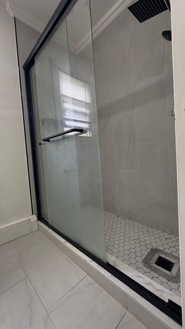 Building Photo - 728 Liberty Ave