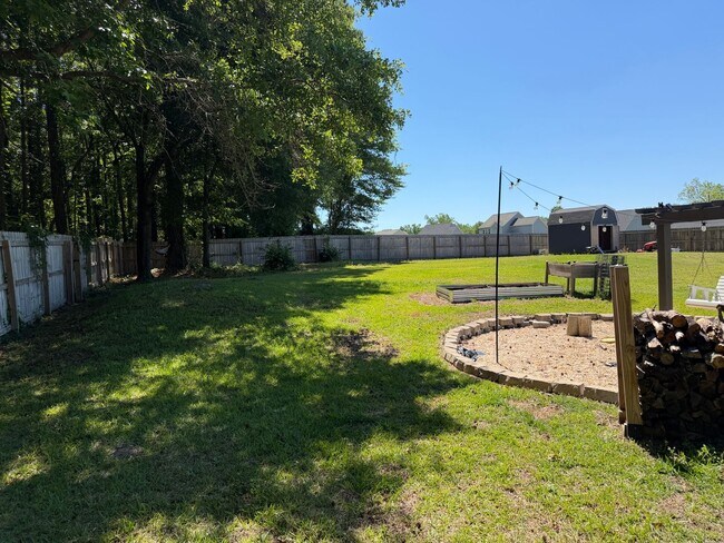 Building Photo - 3 Bedroom 2 BA Justice Ridge