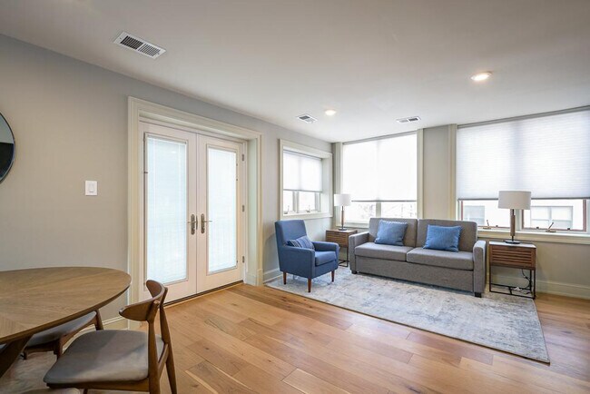 Building Photo - 2100 Newport Pl NW