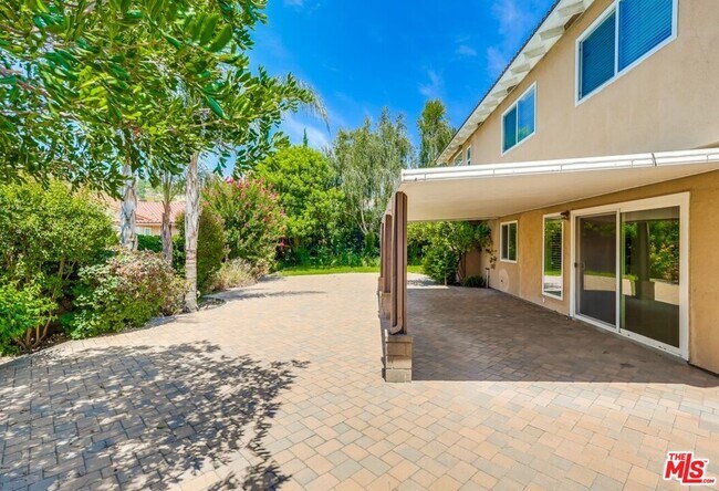 Building Photo - 687 Mt Carmel Dr