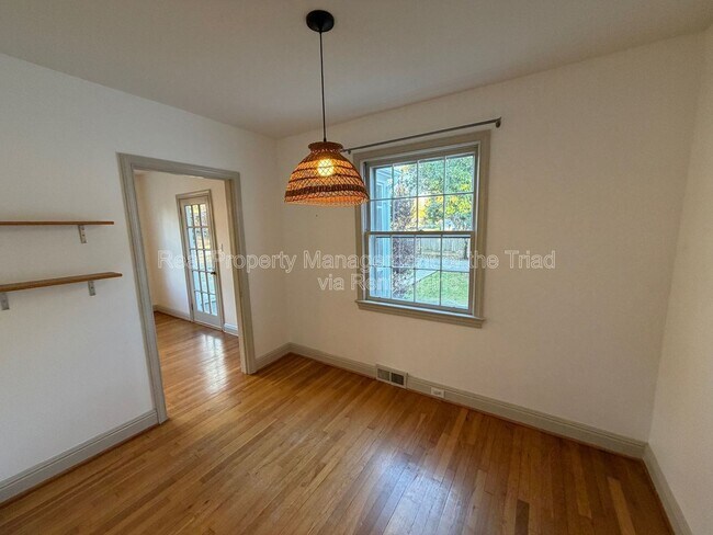 Building Photo - 7530 Shallowford Rd