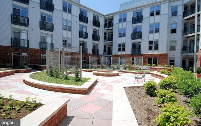 Building Photo - 1800 Wilson Blvd