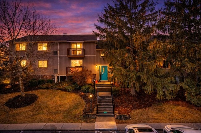 Building Photo - Welcome to your new condo in Walden Woods, located within the sought-after West Allegheny School ...