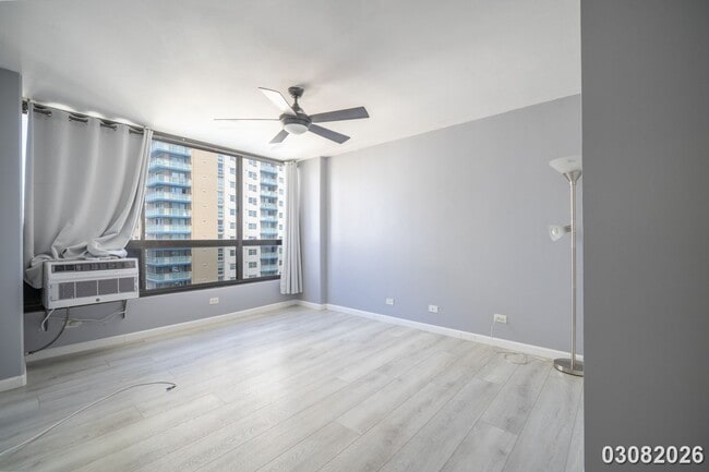 Building Photo - $3,500 / 2br - 896ft2 - Renovated and Modern 2BR/2BA/1PKG unit in the Royal Capito