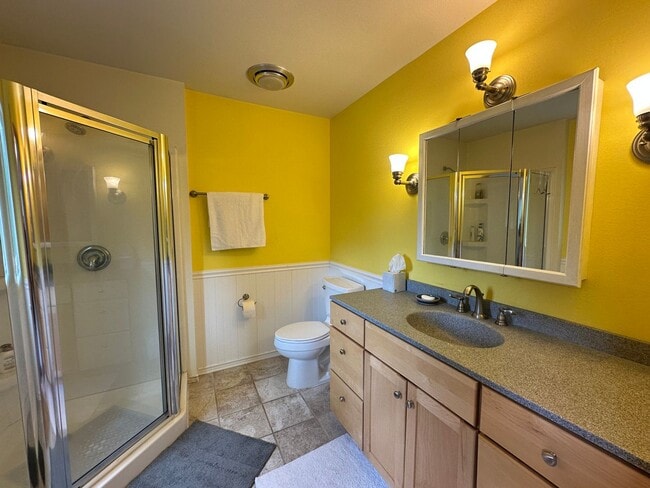 Building Photo - Fully Furnished 3BD/3BA Home with Solar Power
