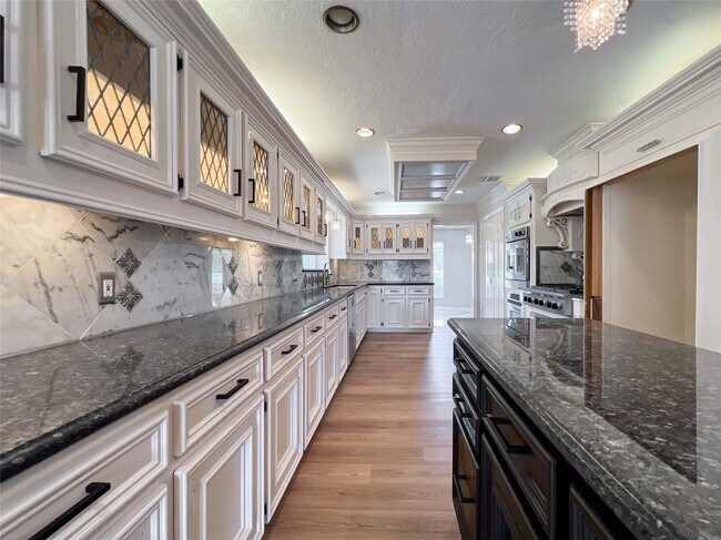 Building Photo - 8107 S Braeswood Blvd