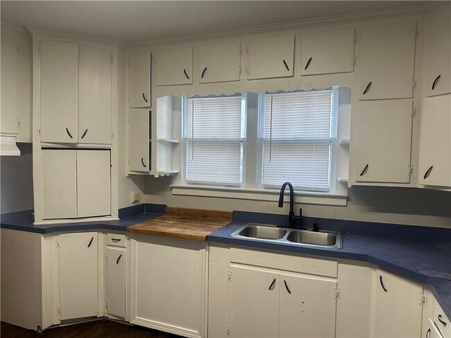 Building Photo - 708 Glenwood St