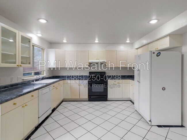 Building Photo - 3211 S 945 E
