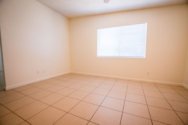 Building Photo - 3 Bedroom, 2 Bath Home, 1 Car Garage, Large Fenced Yard!