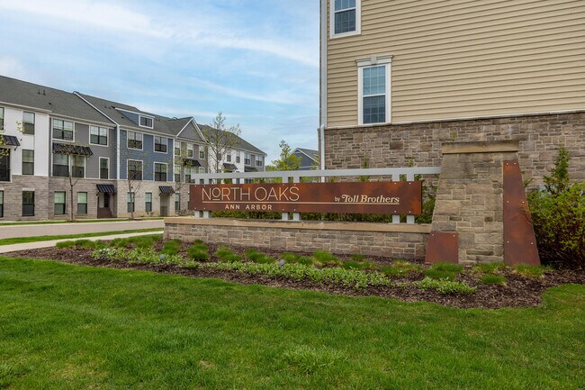 Building Photo - 2715 S Spurway Dr