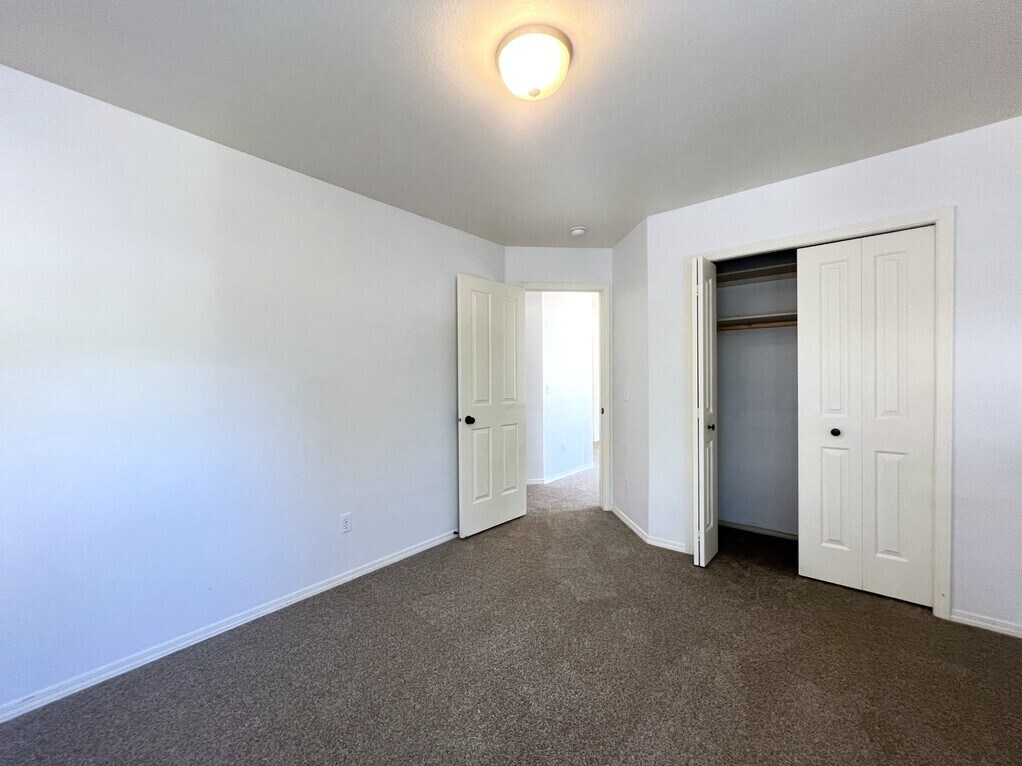 Building Photo - 5851 N Cobbler Ln