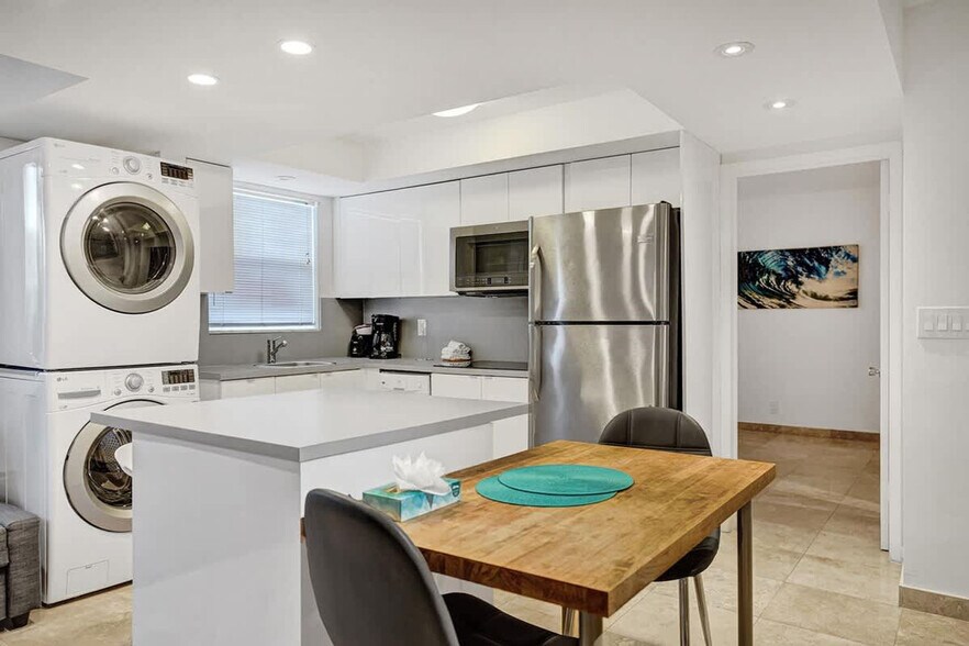 Building Photo - 3215 NE 7th St