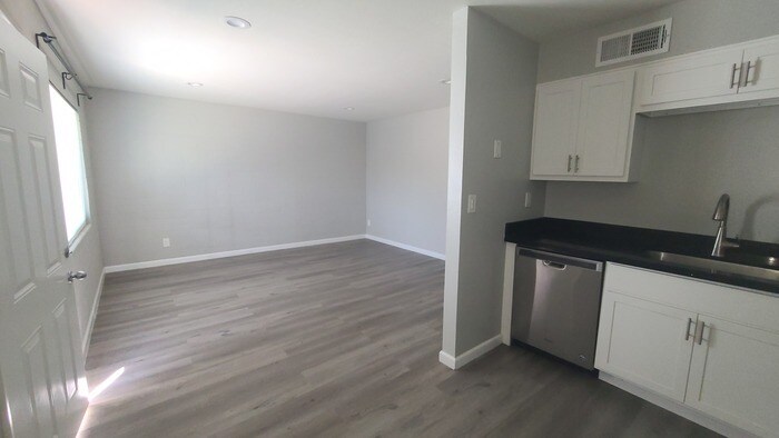 Building Photo - 5709 N 8th Pl